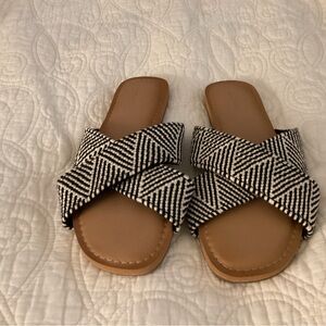Old Navy Black and White Sandals